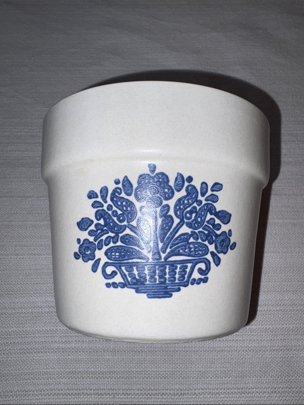 Pfaltzgraff Yorktown’s Stoneware Planter